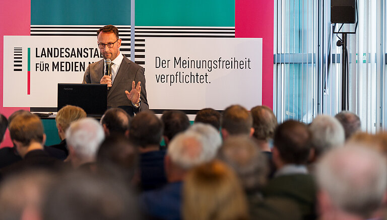 Infoveranstaltung zur Zukunft der Hörfunks in NRW - Begrüßung durch Direktor Tobias Schmid